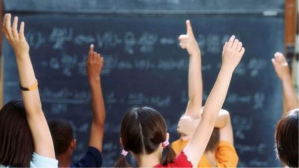 Σε αυτό το σχολείο στην Αθήνα οι μετανάστες θέλουν να γίνουν Έλληνες πολίτες
