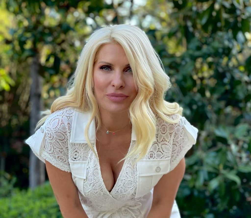 Ελένη Μενεγάκη: Με ποια διάσημη Ελληνίδα ανακοίνωσε πως θα κάνει Instagram Live