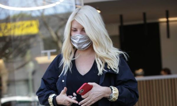 Ελένη Μενεγάκη: Δείτε την με ανανεωμένο χτένισμα και εκπληκτικό outfit