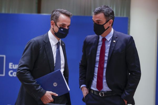 Κοινή συμμετοχή Μητσοτάκη και Σάντσεζ στο Φόρουμ των Δελφών