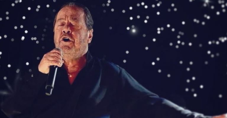 Γιάννης Πάριος: «Η μάνα μου έτρεχε από ντροπή όταν της έλεγαν ότι εσείς δεν έχετε γιο τον Πάριο;»