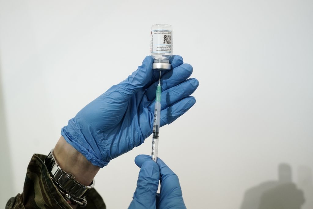 Κοροναϊός: Ποιοι ανέπτυξαν επτά φορές περισσότερα αντισώματα μετά την πρώτη δόση του εμβολίου
