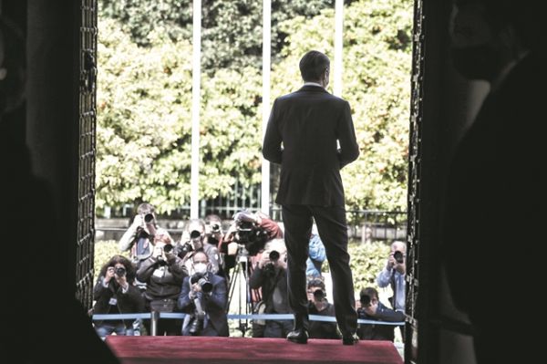 Μέγαρο Μαξίμου: Πολιτική επανεκκίνηση με το βλέμμα στη μεσαία τάξη