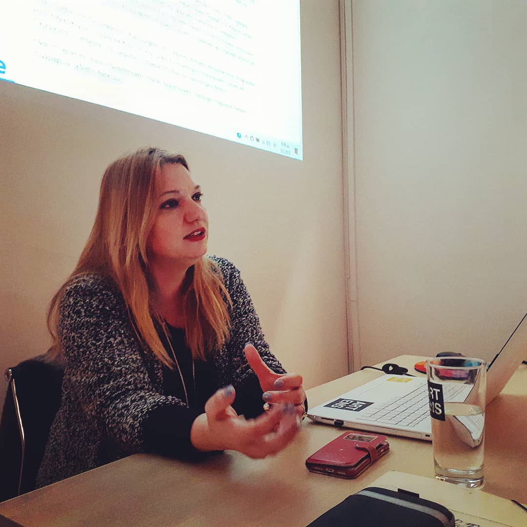 «Εντός, Εκτός και Επί τα Αυτά»: Καινούργιο βιβλίο από την Ειρήνη Μουντράκη