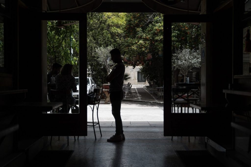 Κοροναϊός: Οι 4 «βόμβες» που απειλούν με πισωγύρισμα – Τα στοιχεία που τρομάζουν τους ειδικούς