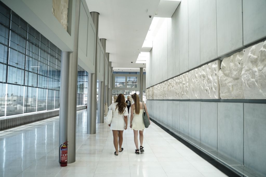 Τουρισμός και ΑΕΠ: Τάμα στην Τήνο