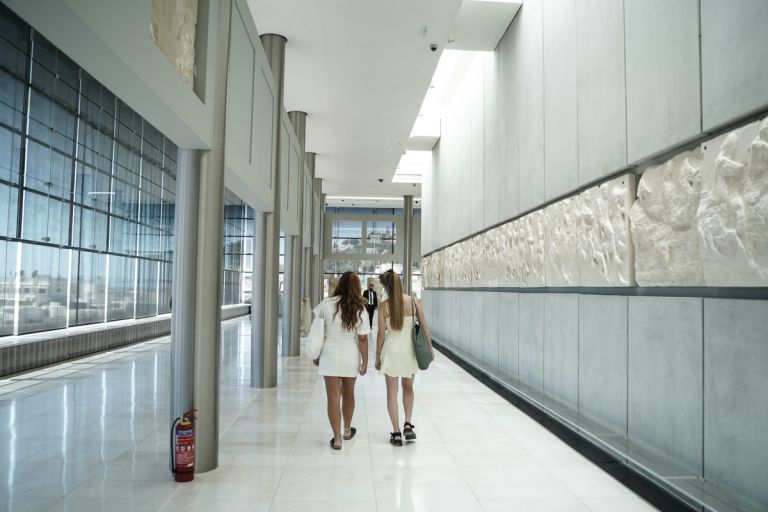 Τουρισμός και ΑΕΠ: Τάμα στην Τήνο