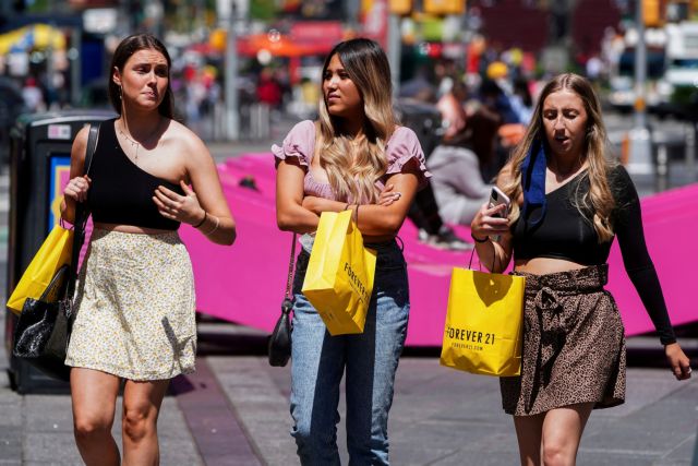 ΗΠΑ: Οι θάνατοι από Covid-19 στο χαμηλότερο επίπεδο από τον Μάρτιο του 2020