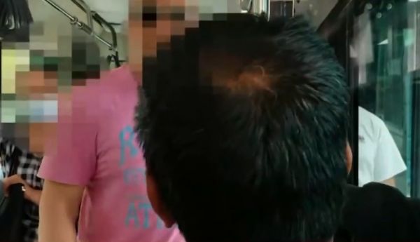 Δεν μετανιώνει για τη ρατσιστική επίθεση ο οδηγός του λεωφορείου – Πώς δικαιολογεί την πράξη του