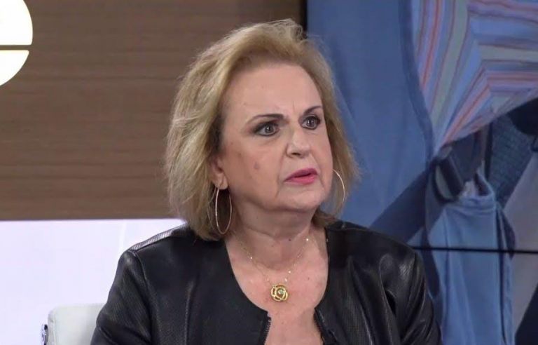 Ματίνα Παγώνη: Στραβοπάτησε και έσπασε το χέρι της