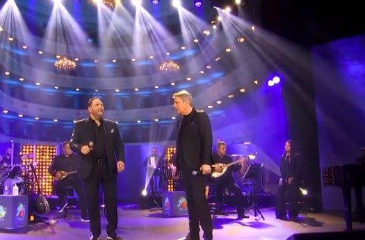 Τα παιδιά του Στράτου Διονυσίου θυμίζουν στο κοινό του MEGA αξέχαστες επιτυχίες του