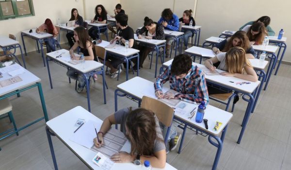 Πανελλαδικές: Ανοικτές τηλεφωνικές γραμμές από σήμερα για πληροφορίες και ψυχολογική υποστήριξη