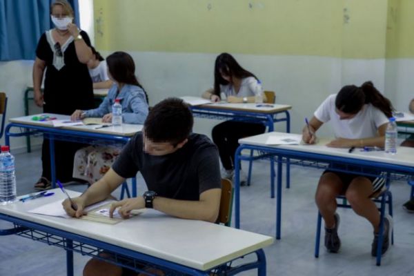 Πανελλαδικές 2021: Τρεις μαθητές της Γ’ Λυκείου περιγράφουν πώς βίωσαν τη φετινή σχολική χρονιά