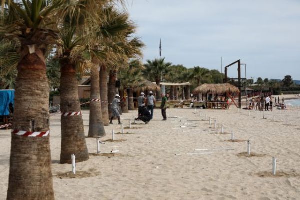 Οργανωμένες παραλίες: Πρεμιέρα το Σάββατο – Πήραν «φωτιά» οι κρατήσεις