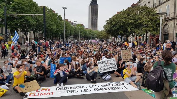 Γαλλία: Μεγάλη διαδήλωση για την αλλαγή του νόμου για το Κλίμα