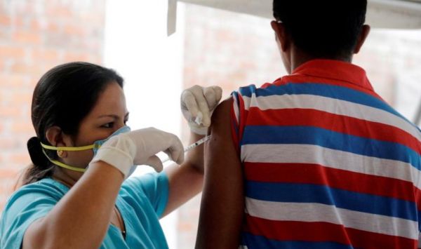 Περού: Εμβολίαζαν για την Covid 19 με άδειες σύριγγες – Ερευνα για μαύρη αγορά εμβολίων