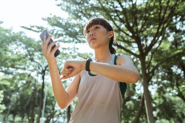 Πόσο βοηθά τελικά ένα smartwatch στην αύξηση της φυσικής δραστηριότητας;