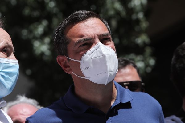 Τσίπρας με ΔΟΕ: Ανοίγουν τα σχολεία με μοναδικό όπλο τα self test, που είναι χρήσιμα αλλά χαμηλής ευαισθησίας