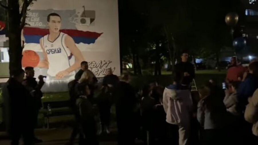 Σερβία: Οι φίλαθλοι ετοίμασαν αποθεωτική υποδοχή στον Αλεξέι Ποκουσέβσκι