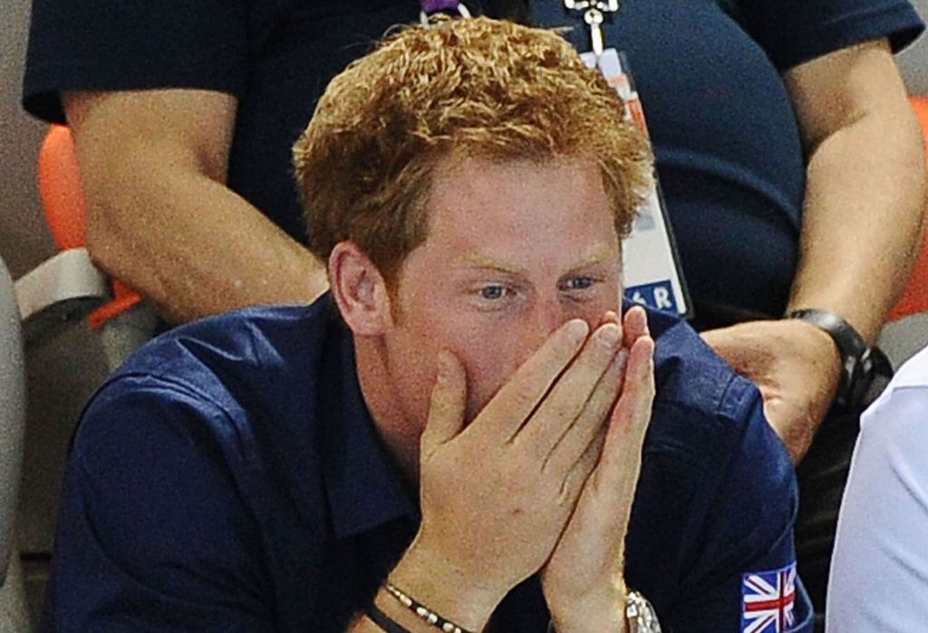 Πρίγκιπας Χάρι: Αποκαλύψεις για την «άγρια» ζωή του – Τα ναρκωτικά, τα πάρτι και οι γυμνές φωτογραφίες