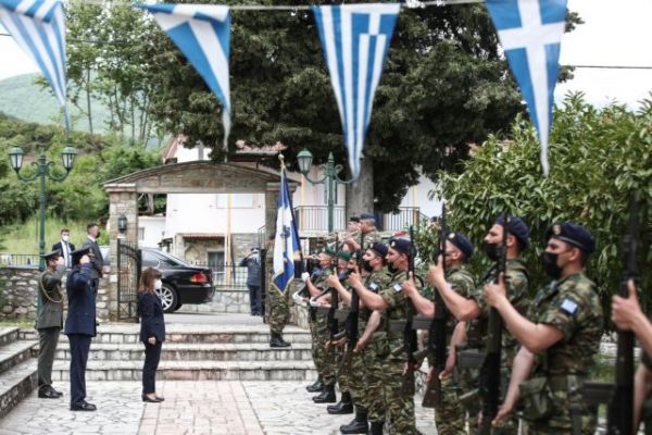 Καραϊσκάκεια 2021: Η Κατερίνα Σακελλαροπούλου τίμησε τον «Αχιλλέα της Ρωμιοσύνης»