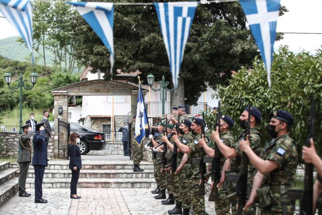 Καραϊσκάκεια 2021: Η Κατερίνα Σακελλαροπούλου τίμησε τον «Αχιλλέα της Ρωμιοσύνης»