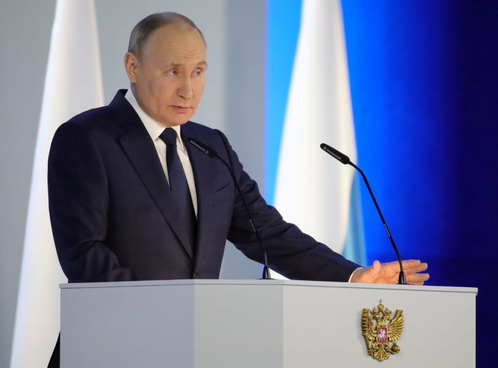 Ρωσία: Ο Πούτιν λέει ότι θα «σπάσει τα δόντια» των ξένων που θα επιτεθούν στη Ρωσία