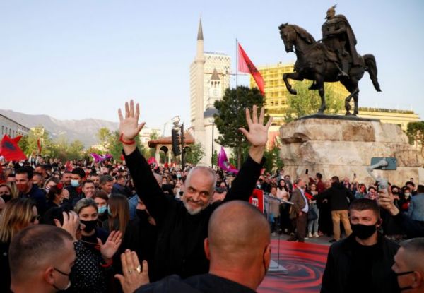Αλβανία: Ο πρωθυπουργός Έντι Ράμα δρομολογεί την καθαίρεση του προέδρου Ιλίρ Μέτα