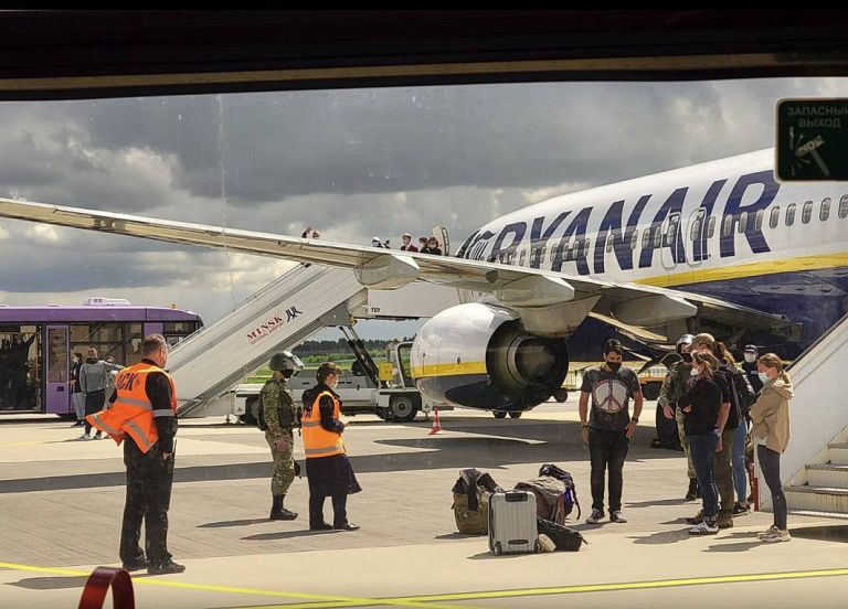Αεροπειρατεία στη Λευκορωσία: Στη δημοσιότητα ο διάλογος του πιλότου της Ryanair με τον ελεγκτή εναέριας κυκλοφορίας