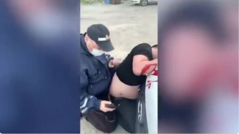 Ρωσία: Αστυνομικός πυροβολεί εξ επαφής και σκοτώνει 19χρονο Αζέρο – Σκληρές εικόνες