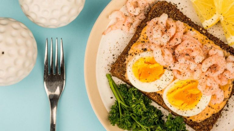 Πεντανόστιμο σάντουιτς με τα αυγά που περίσσεψαν από το Πάσχα