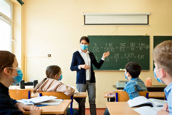 Κοροναϊός: Τα CDC συνιστούν να εξακολουθήσει να χρησιμοποιείται η μάσκα στα σχολεία των ΗΠΑ φέτος