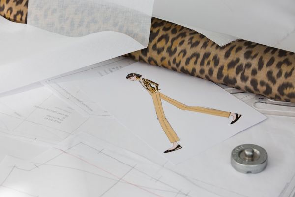 Πως η μούσα του Κριστιάν Ντιόρ έγινε η αφορμή για να δημιουργηθεί το σακάκι των ονείρων μας