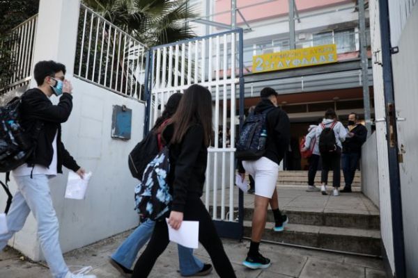 Μεσολόγγι: Το υπουργείο Παιδείας «αδειάζει» τον Δήμο – Ανοίγουν τα σχολεία την Τρίτη