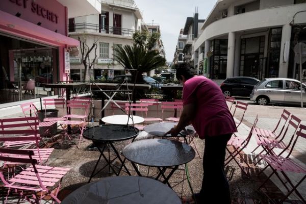 Εστίαση: Τραπεζάκια έξω μετά από 6 μήνες – Πώς θα λειτουργούν καφέ, μπαρ και εστιατόρια