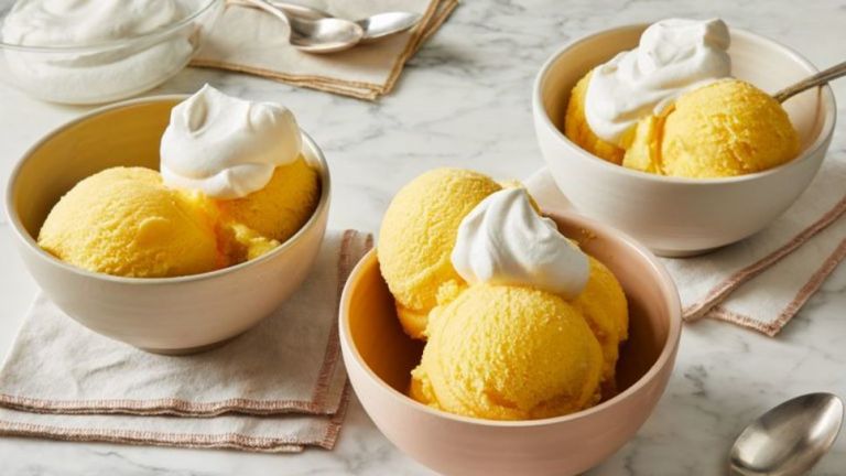 Δροσερό και πανεύκολο σορμπέ γιαούρτι με πορτοκάλι