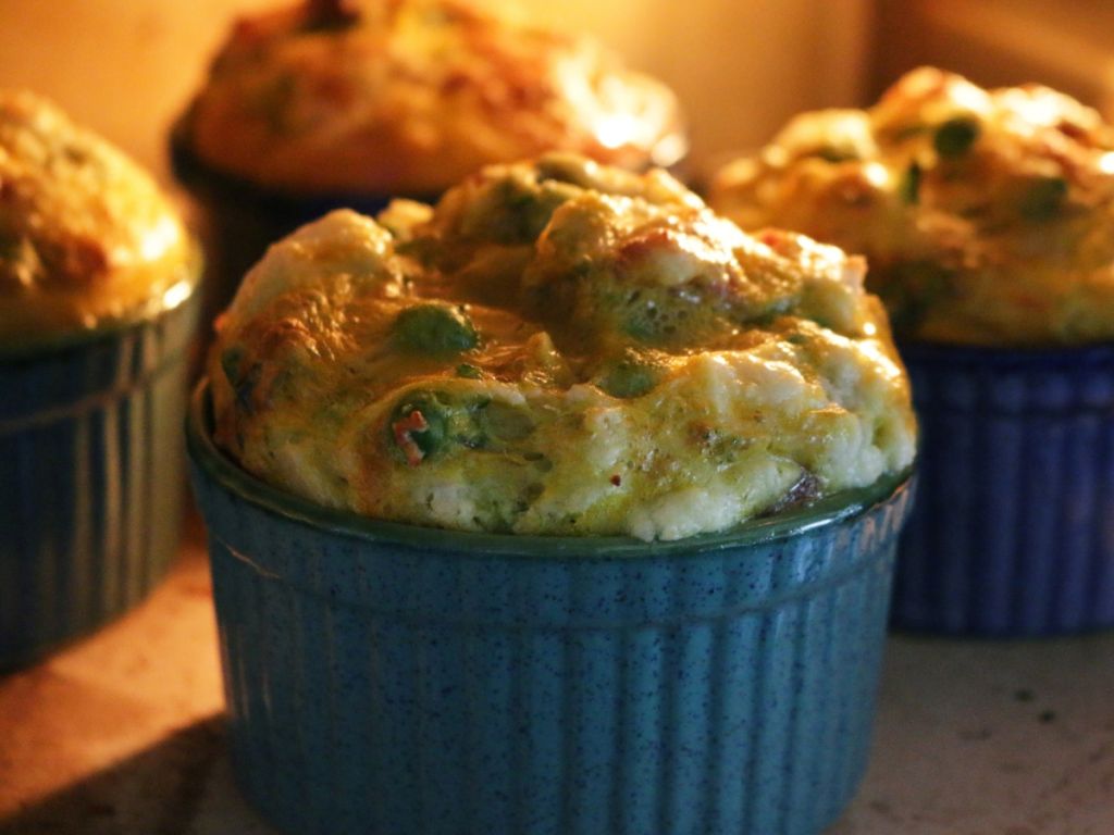 Πανεύκολα σουφλεδάκια με αυγό και λαχανικά