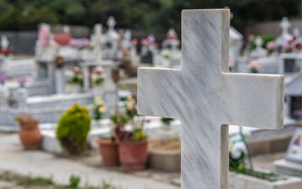 Το θρίλερ που προκάλεσε σοκ: Ένας τάφος, ένα μωρό και ένα ποντίκι – Το μυστήριο που έλυσε η αστυνομία