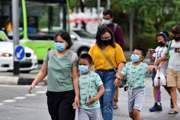 Σιγκαπούρη: Τα παιδιά κινδυνεύουν περισσότερο από τις μεταλλάξεις του κοροναϊού – Κλείνουν τα σχολεία