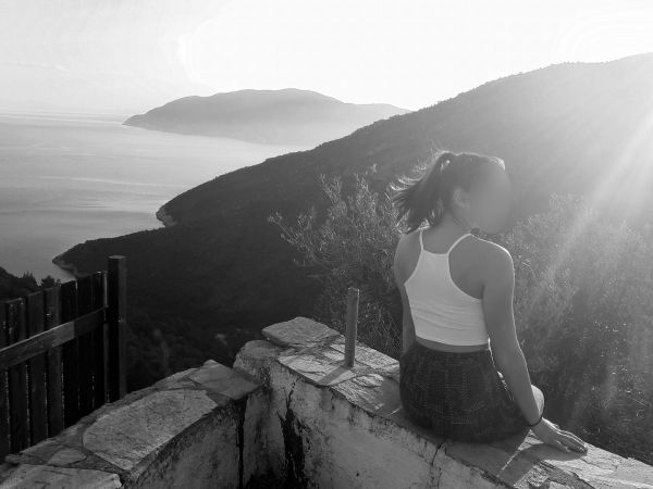 Γλυκά Νερά: Συγκλονισμένη η δασκάλα της 20χρονης – «Ήταν η χαρά της ζωής»