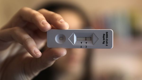 Free Covid-19 self-tests for retail sector wage-earners as of next week