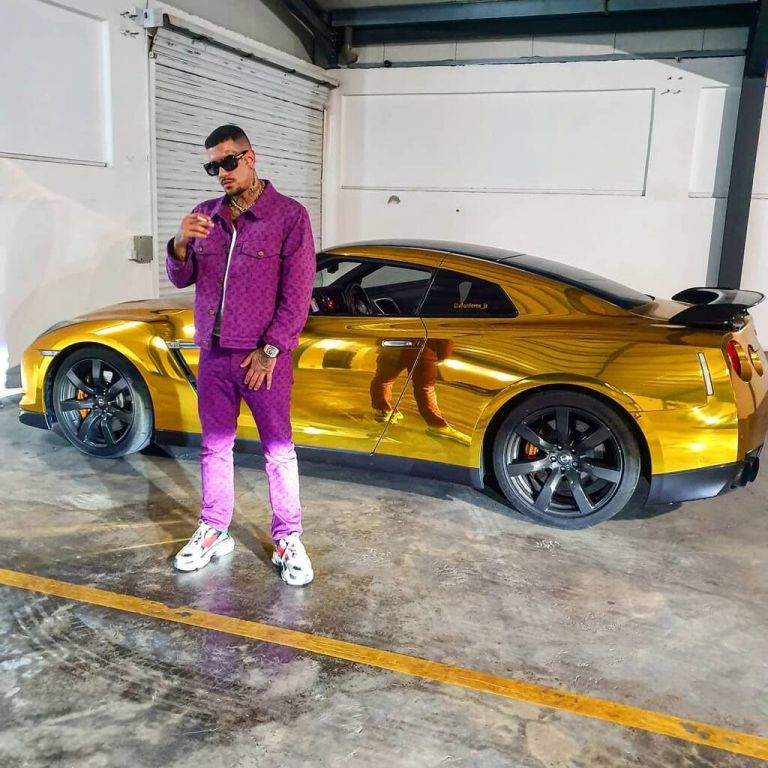 Snik: Μέσα στην ντουλάπα του ράπερ