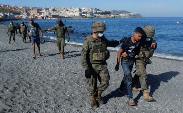 Ισπανία: Συναγερμός για τους 8.000 μετανάστες που έφτασαν από το Μαρόκο
