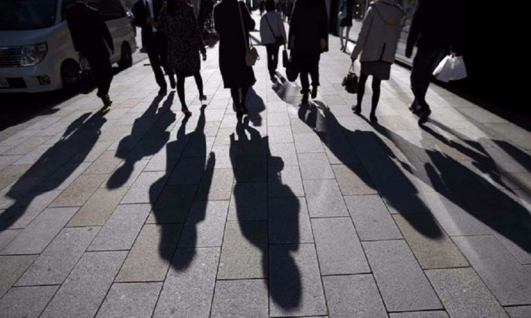 Έρευνα: Ένας στους δύο ανθρώπους παγκοσμίως είδε τα εισοδήματά του να μειώνονται λόγω πανδημίας