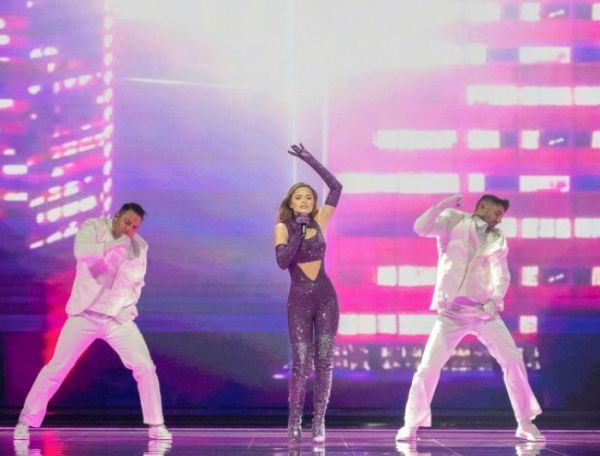 Eurovision 2021: Δείτε live την προσπάθεια της Στεφανίας για μια θέση στον μεγάλο τελικό