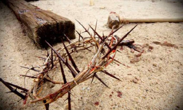 Τα σημάδια από τα καρφιά