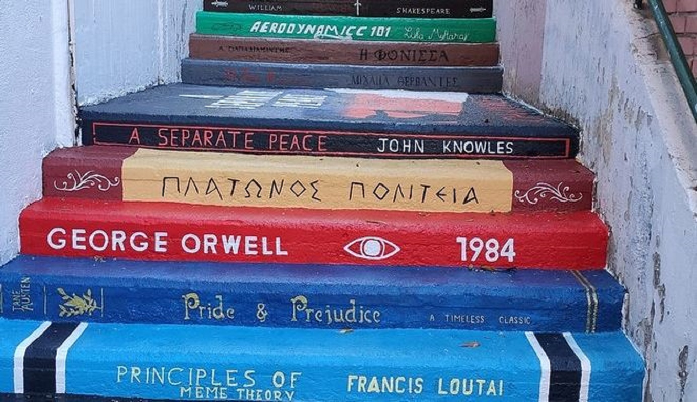 Αθήνα: Μαθητές έκαναν τις σκάλες του σχολείου τους βιβλιοθήκη
