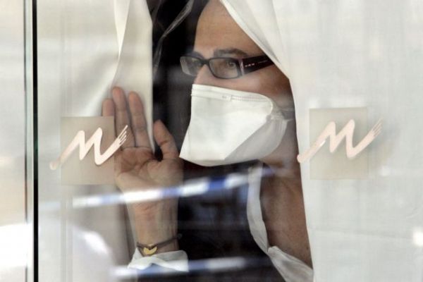 Μελέτη: Τα αντισώματα από κοροναϊό παραμένουν στο αίμα για τουλάχιστον 8 μήνες