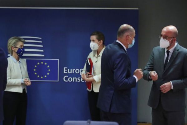 Σύνοδος Κορυφής: Γιατί δεν επετράπησαν στους ηγέτες να έχουν τις ηλεκτρονικές τους συσκευές