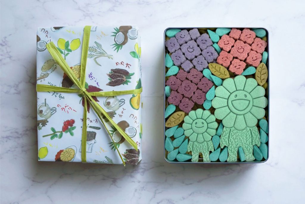 Takashi Murakami: Κυκλοφορεί μπισκότα σε σχήματα λουλουδιών